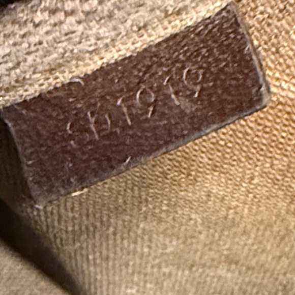 Louis Vuitton Pochette Monogram - Picture 7 of 8